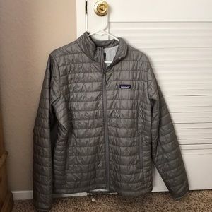 XL women’s grey Patagonia nano puff!